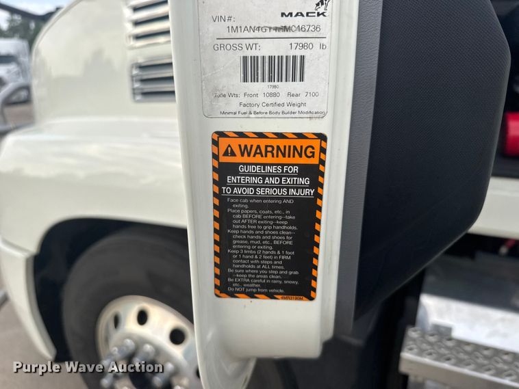 image for item DY3070 2024 Mack Anthem semi truck