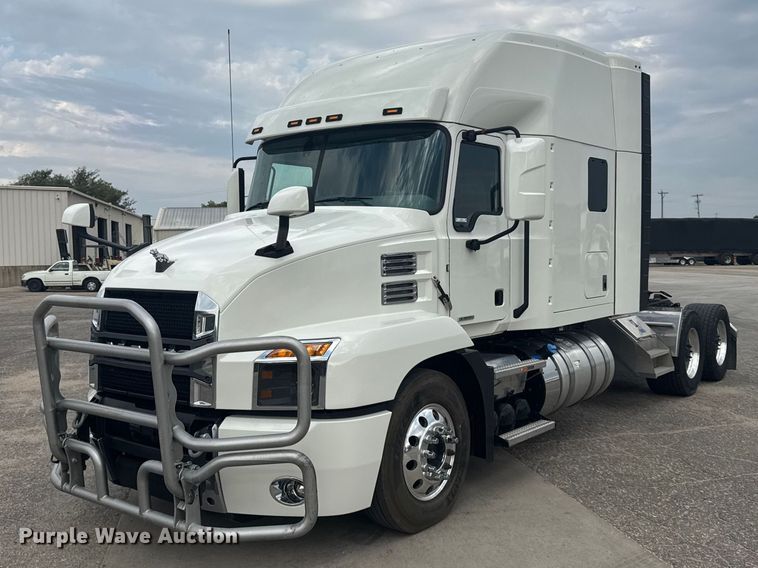 image for item DY3071 2024 Mack Anthem semi truck