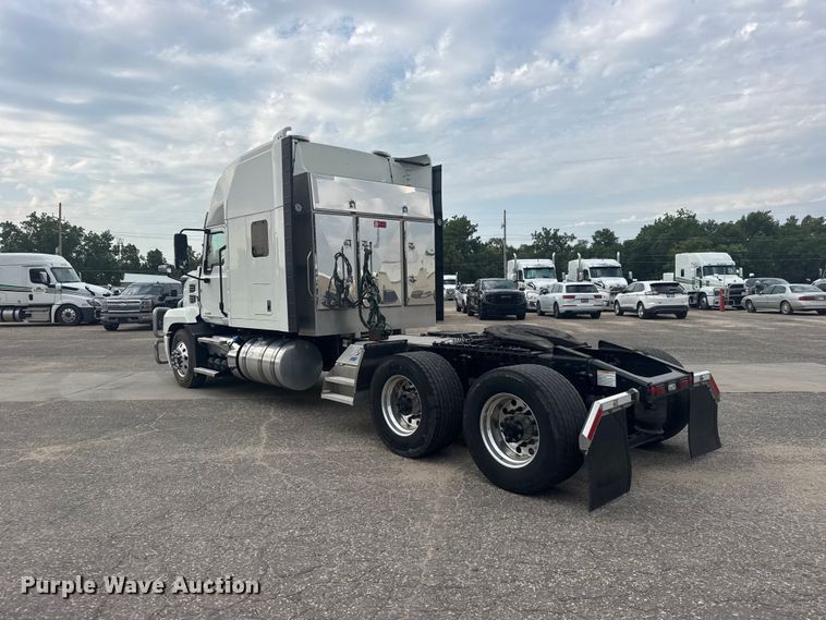 image for item DY3071 2024 Mack Anthem semi truck