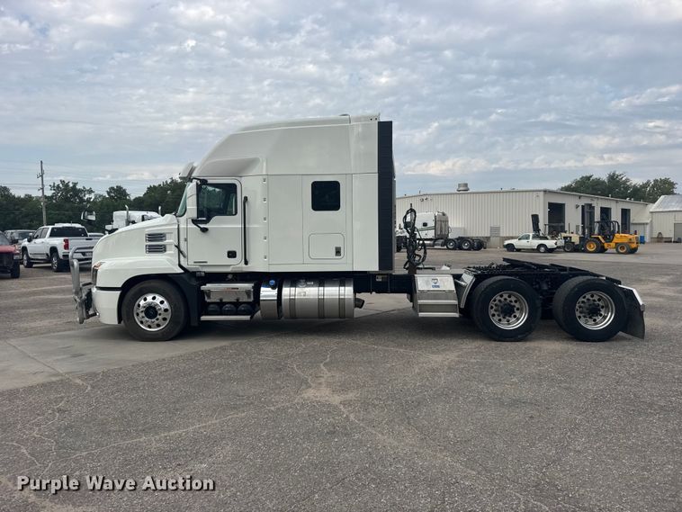 image for item DY3071 2024 Mack Anthem semi truck