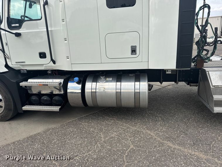 image for item DY3071 2024 Mack Anthem semi truck