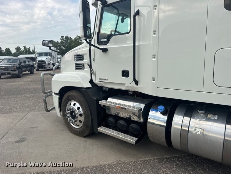 image for item DY3071 2024 Mack Anthem semi truck