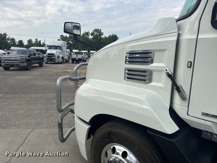 image for item DY3071 2024 Mack Anthem semi truck