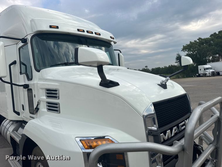image for item DY3071 2024 Mack Anthem semi truck