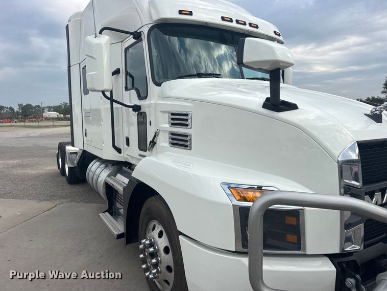 image for item DY3071 2024 Mack Anthem semi truck