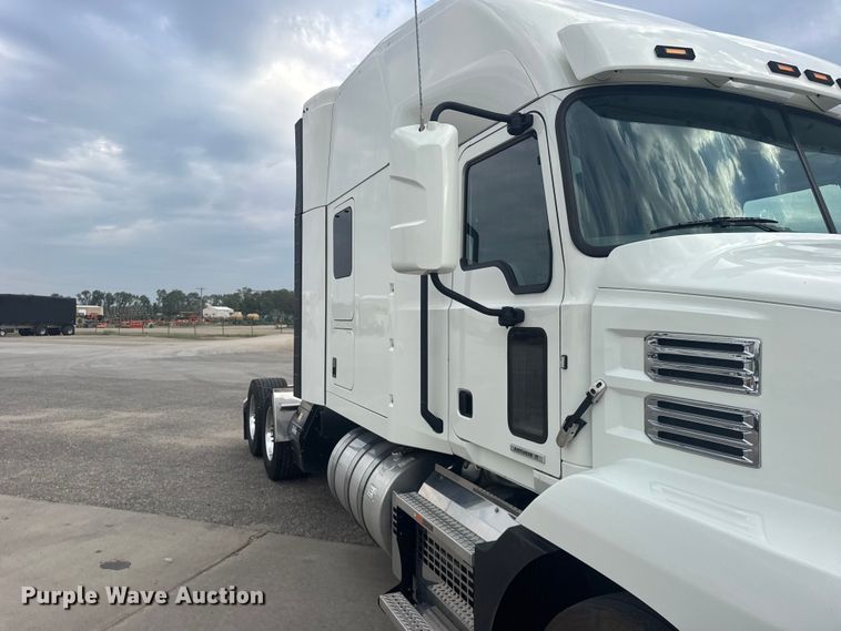 image for item DY3071 2024 Mack Anthem semi truck