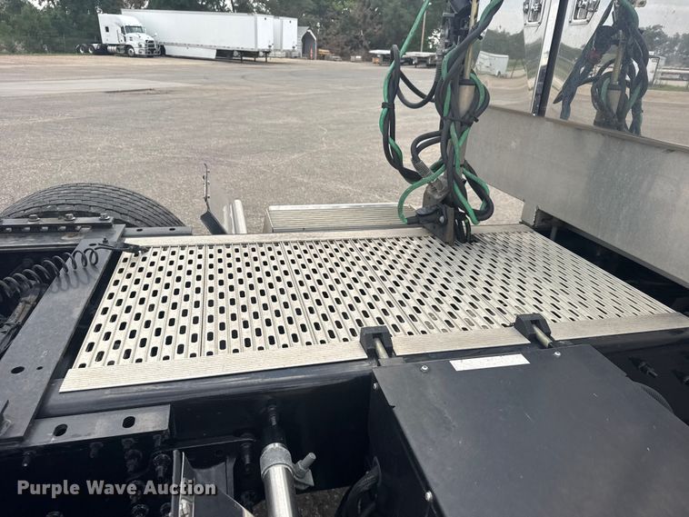 image for item DY3071 2024 Mack Anthem semi truck