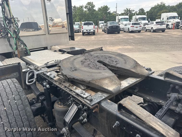 image for item DY3071 2024 Mack Anthem semi truck