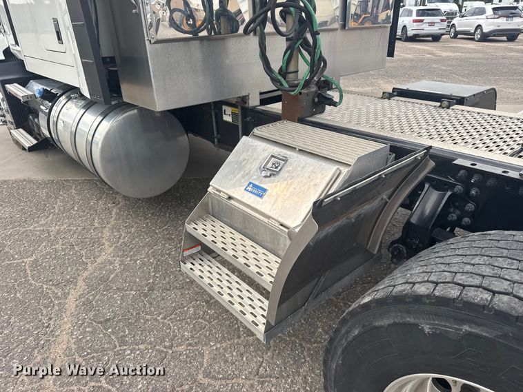 image for item DY3071 2024 Mack Anthem semi truck