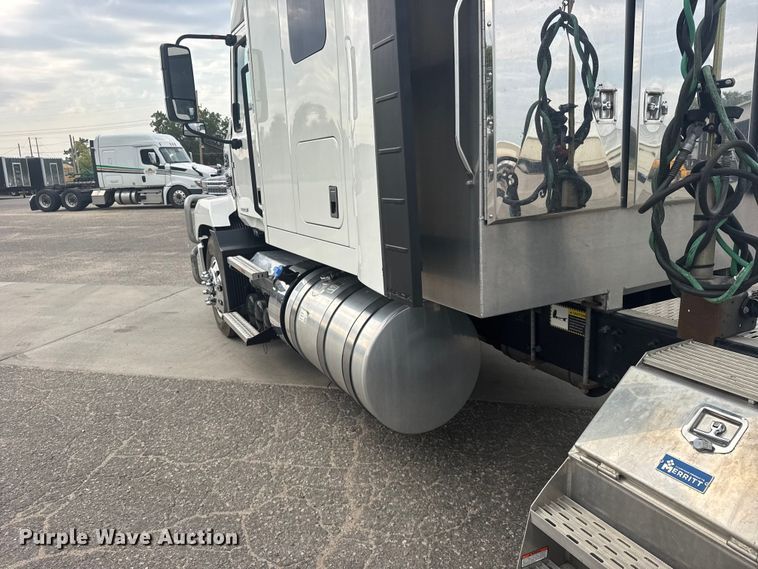 image for item DY3071 2024 Mack Anthem semi truck