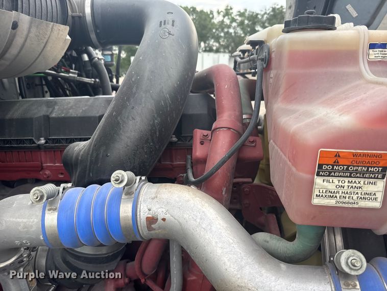 image for item DY3071 2024 Mack Anthem semi truck