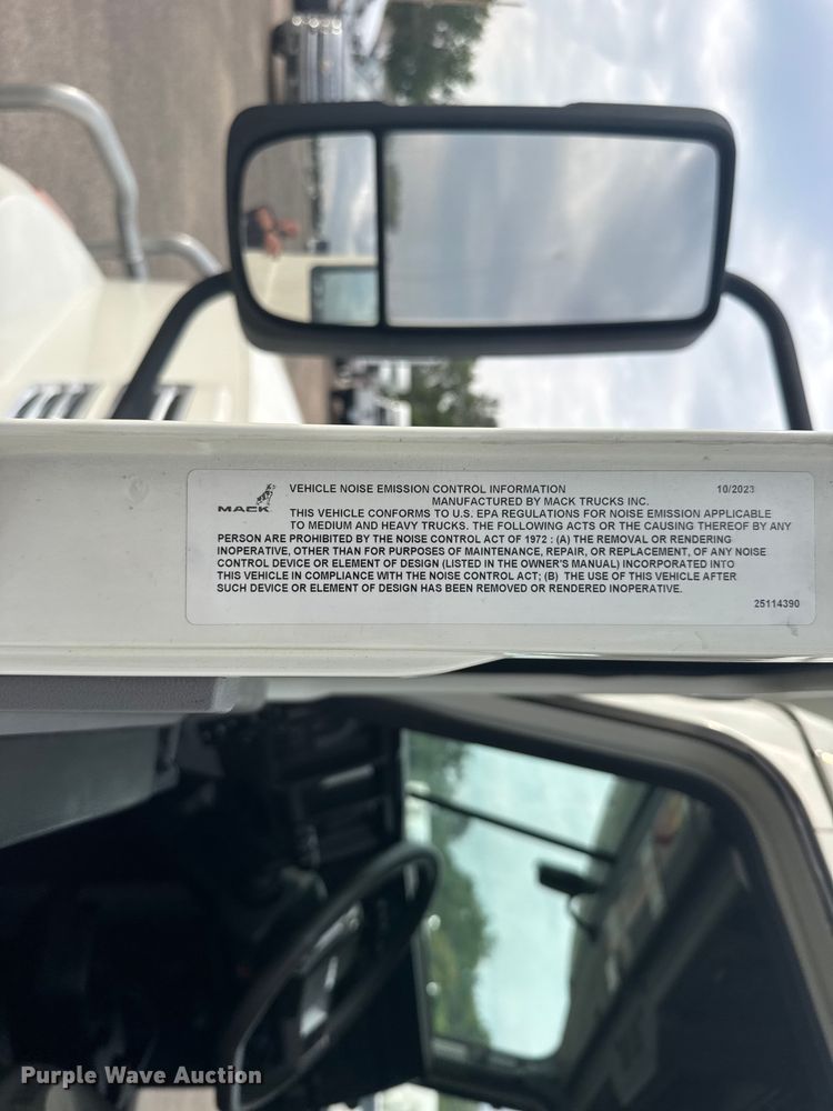 image for item DY3071 2024 Mack Anthem semi truck