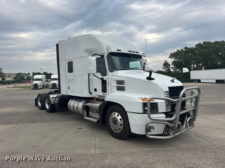 image for item DY3072 2023 Mack Anthem semi truck