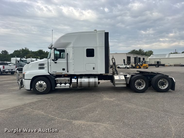 image for item DY3072 2023 Mack Anthem semi truck