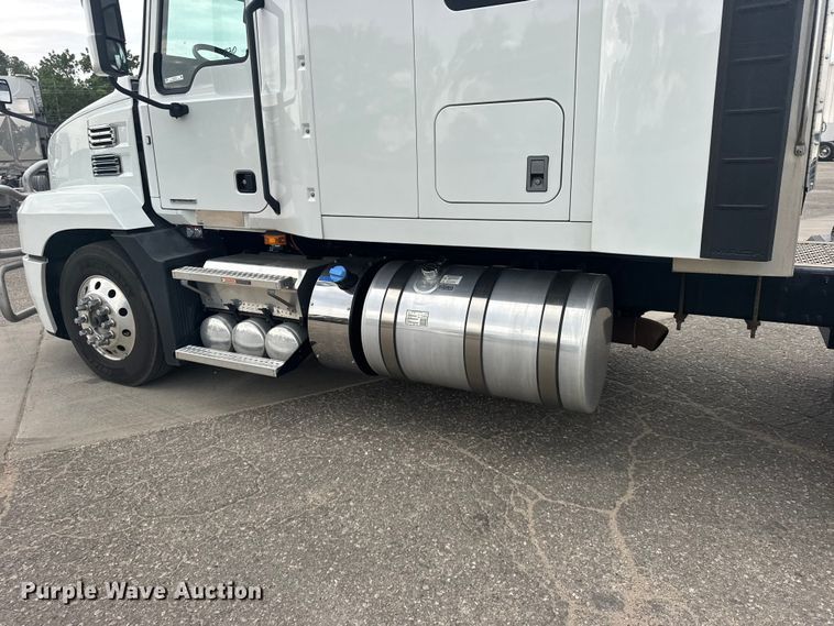 image for item DY3072 2023 Mack Anthem semi truck