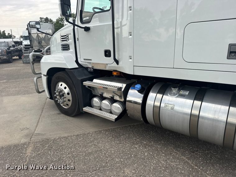 image for item DY3072 2023 Mack Anthem semi truck
