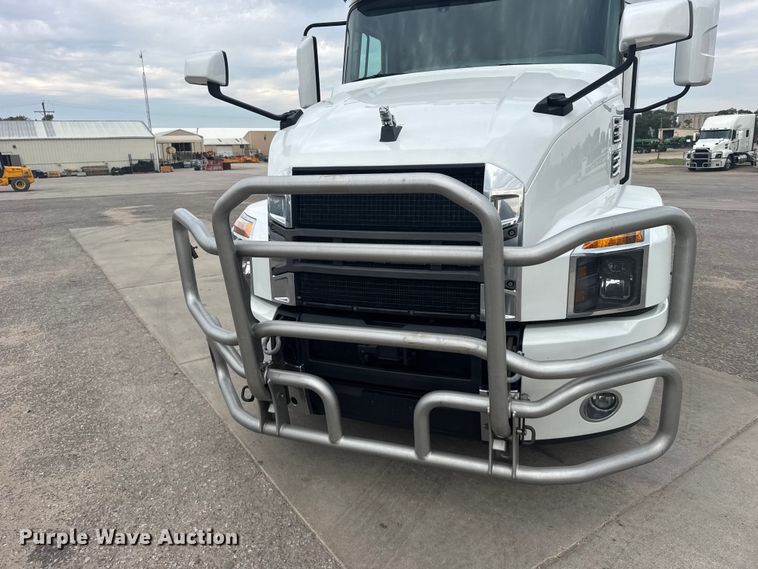 image for item DY3072 2023 Mack Anthem semi truck