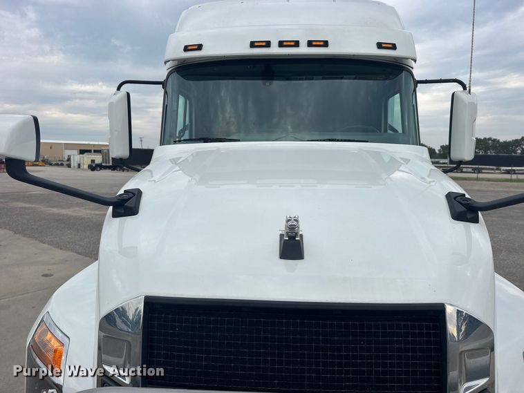 image for item DY3072 2023 Mack Anthem semi truck