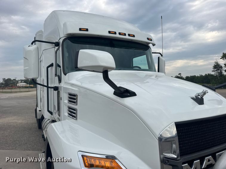 image for item DY3072 2023 Mack Anthem semi truck