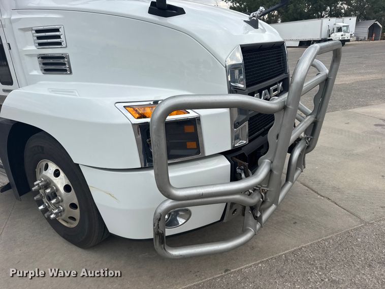 image for item DY3072 2023 Mack Anthem semi truck