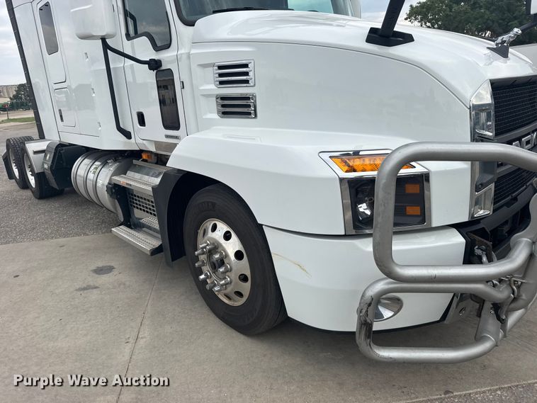image for item DY3072 2023 Mack Anthem semi truck