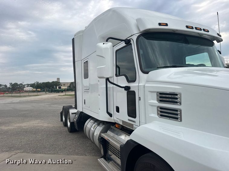 image for item DY3072 2023 Mack Anthem semi truck