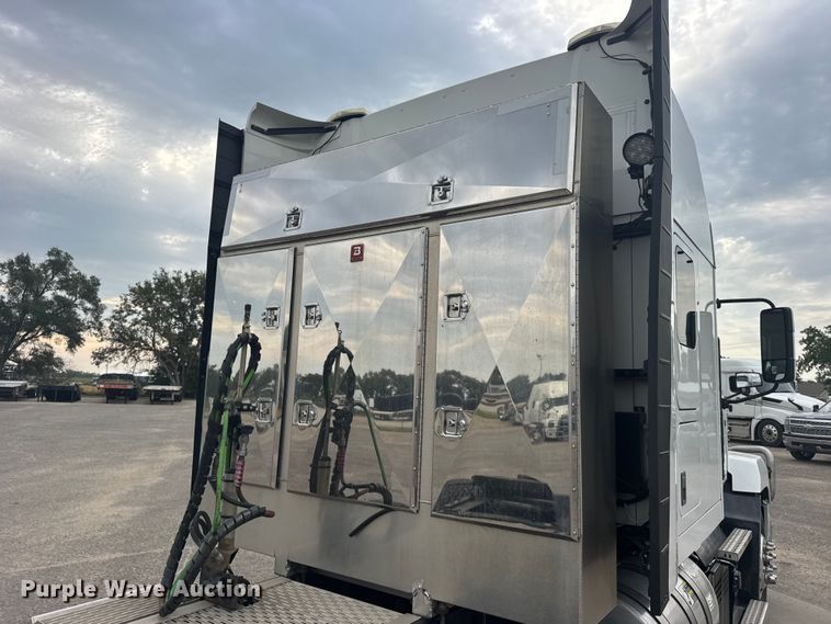 image for item DY3072 2023 Mack Anthem semi truck