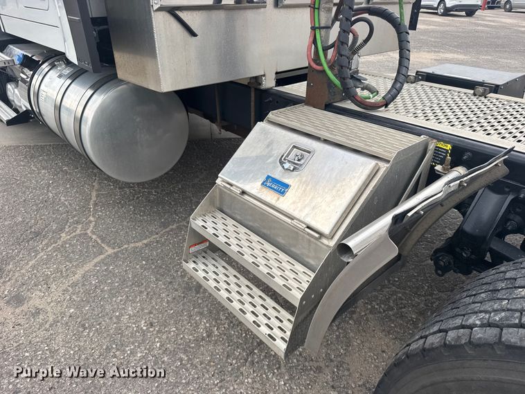 image for item DY3072 2023 Mack Anthem semi truck