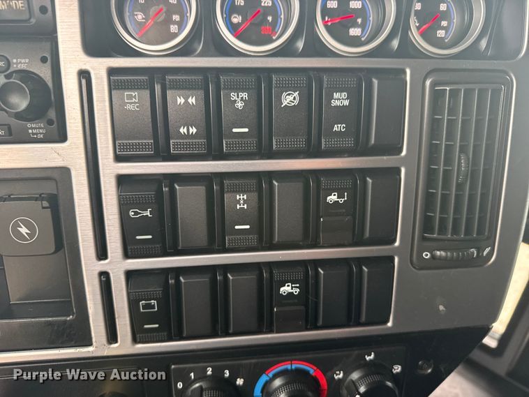image for item DY3072 2023 Mack Anthem semi truck