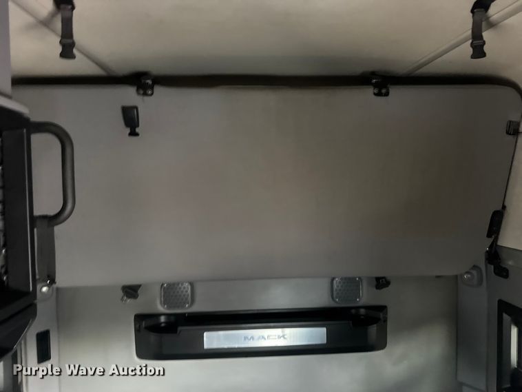 image for item DY3072 2023 Mack Anthem semi truck