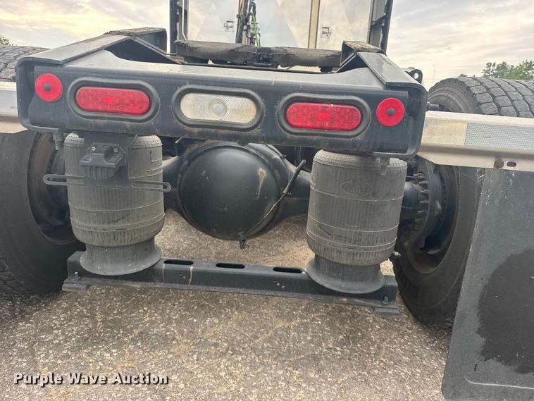 image for item DY3072 2023 Mack Anthem semi truck