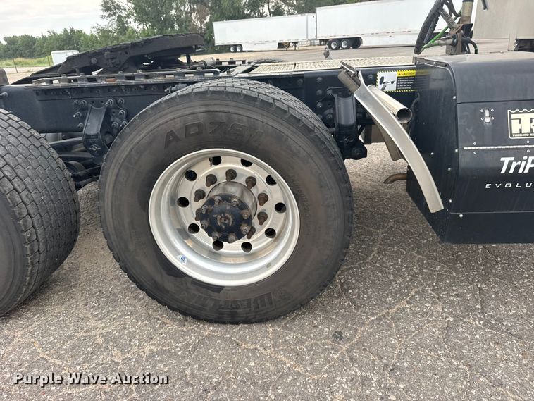 image for item DY3072 2023 Mack Anthem semi truck
