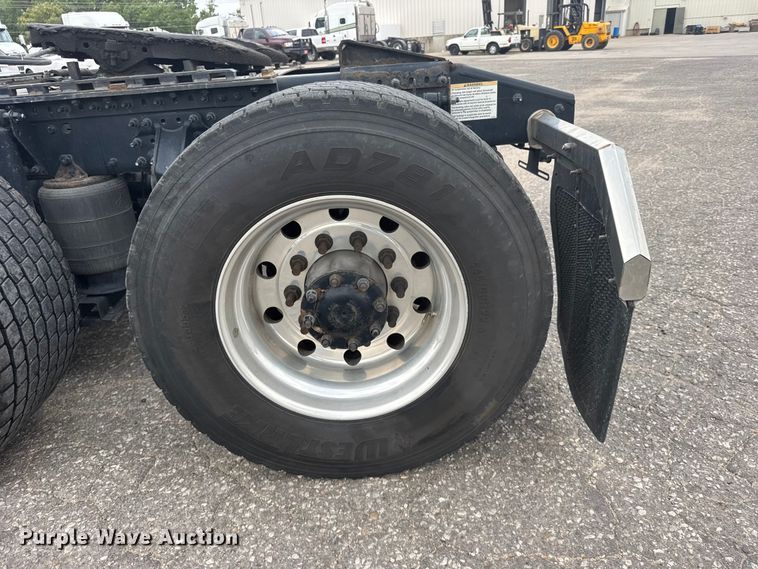 image for item DY3072 2023 Mack Anthem semi truck