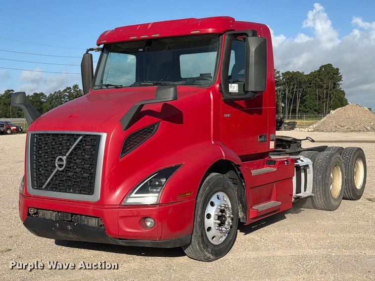 image for item ED5317 2019 Volvo VNR semi truck