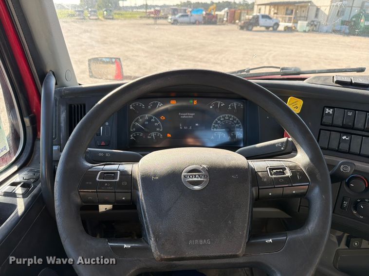 image for item ED5317 2019 Volvo VNR semi truck