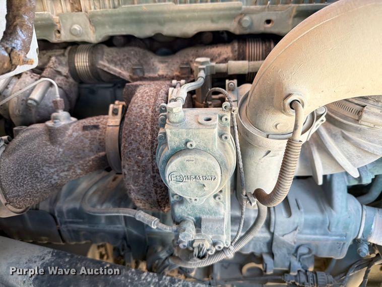 image for item ED5317 2019 Volvo VNR semi truck
