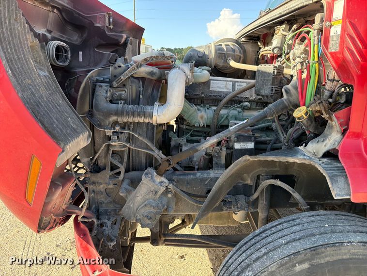 image for item ED5317 2019 Volvo VNR semi truck