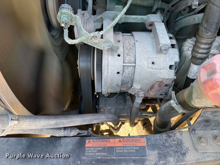 image for item ED5317 2019 Volvo VNR semi truck