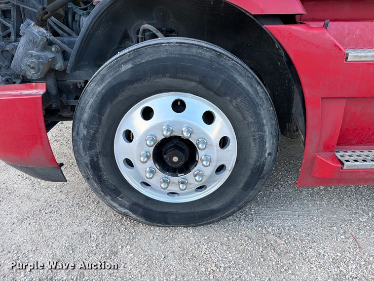 image for item ED5317 2019 Volvo VNR semi truck