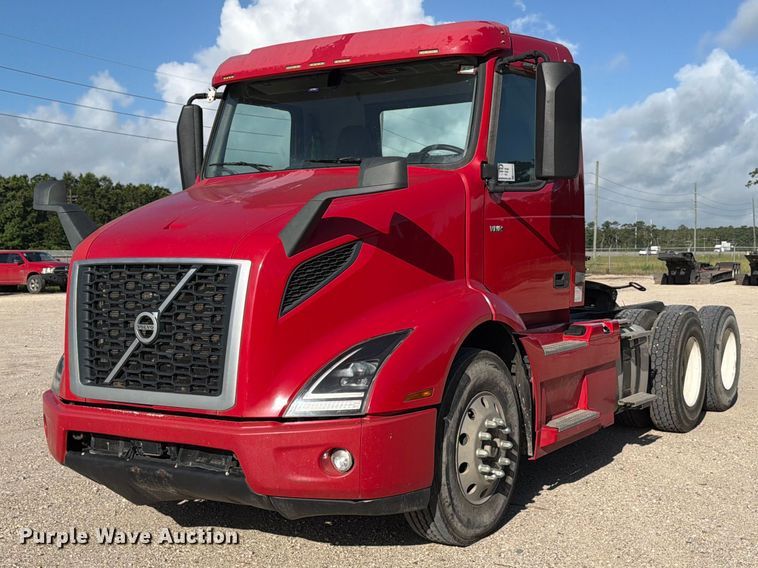 image for item ED5318 2019 Volvo VNR semi truck