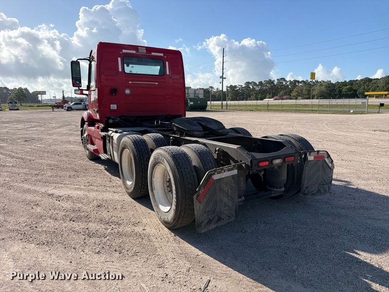 image for item ED5318 2019 Volvo VNR semi truck