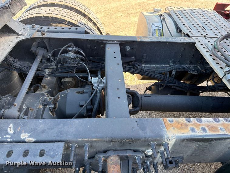 image for item ED5318 2019 Volvo VNR semi truck
