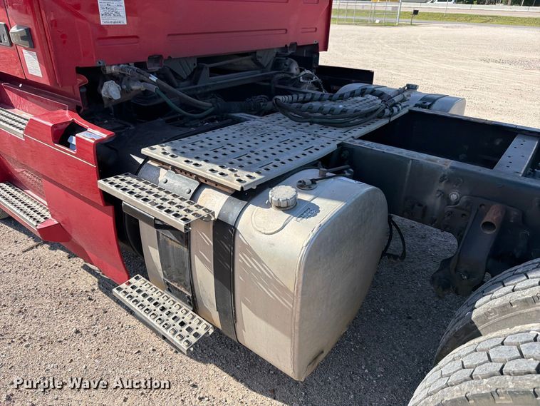 image for item ED5318 2019 Volvo VNR semi truck