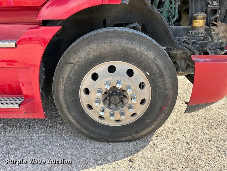 image for item ED5318 2019 Volvo VNR semi truck