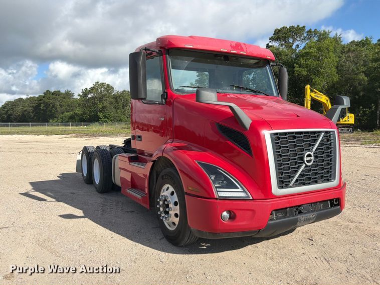 image for item ED5319 2019 Volvo VNR semi truck