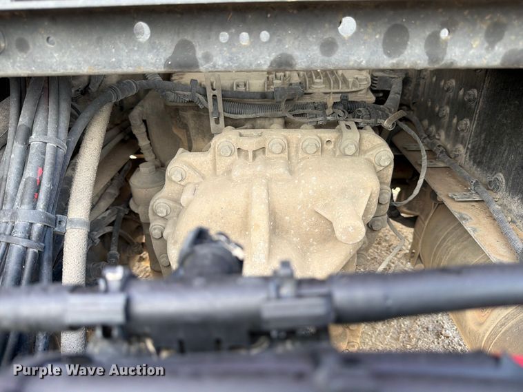 image for item ED5319 2019 Volvo VNR semi truck