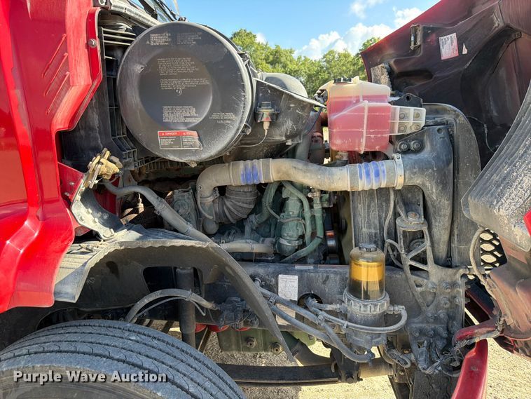 image for item ED5319 2019 Volvo VNR semi truck