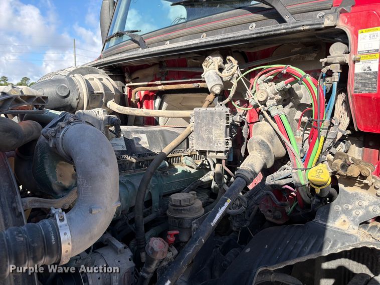 image for item ED5319 2019 Volvo VNR semi truck