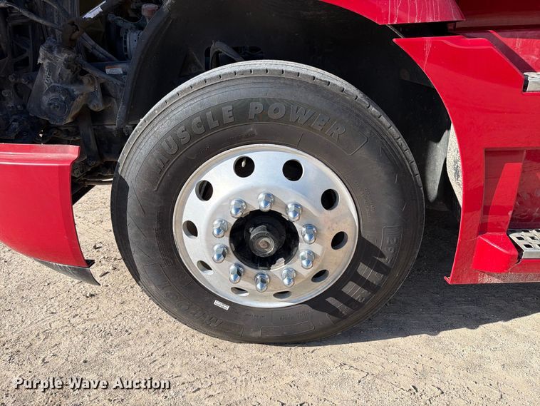 image for item ED5319 2019 Volvo VNR semi truck