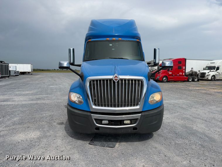 image for item ED5366 2018 International LT625 semi truck